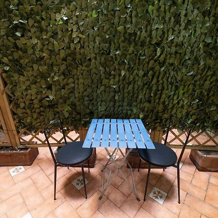 Una Stanza Al Museo Napoli Exterior foto