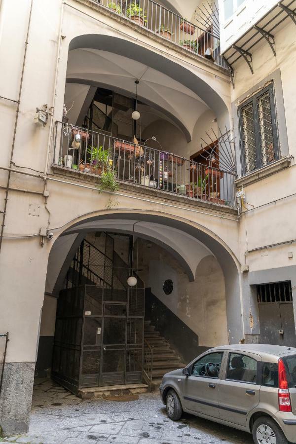 Una Stanza Al Museo Napoli Exterior foto